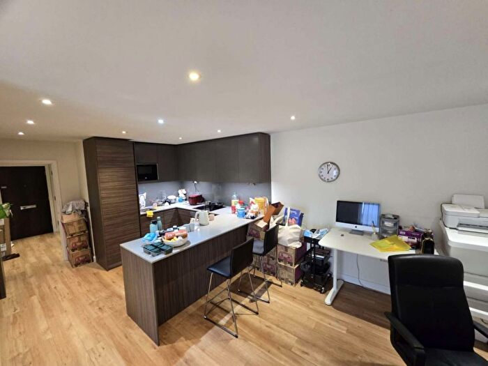 2 Bedroom Flat For Sale In Golding House, Beaufort Square, NW9
