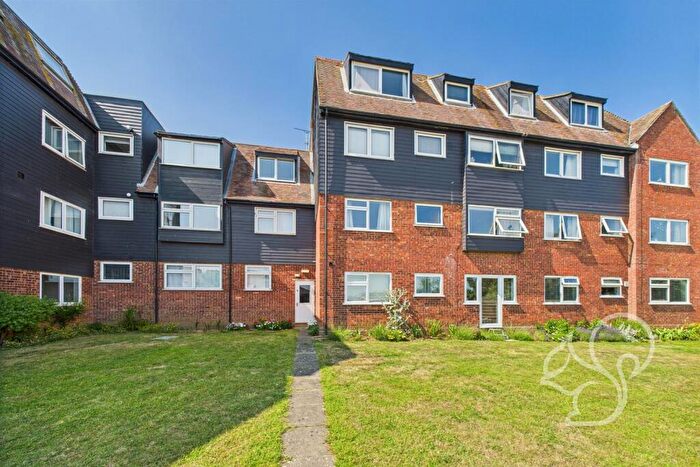3 Bedroom Flat For Sale In Seaview Avenue, West Mersea, CO5