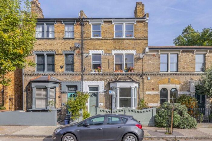 2 Bedroom Maisonette To Rent In Lenthall Road, E8