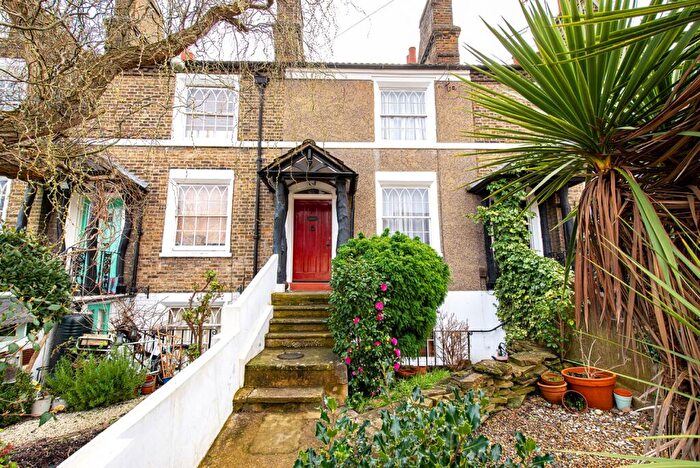 3 Bedroom Terraced House For Sale In Shrubbery Road, Gravesend, Kent, DA12
