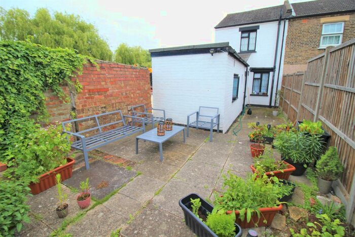2 Bedroom Cottage To Rent In New Road, Sudbury Hill, Harrow, HA1