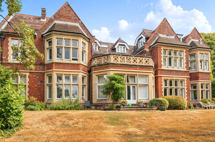 2 Bedroom Flat For Sale In Oakwood Close, Otterbourne, Winchester, Hampshire, SO21