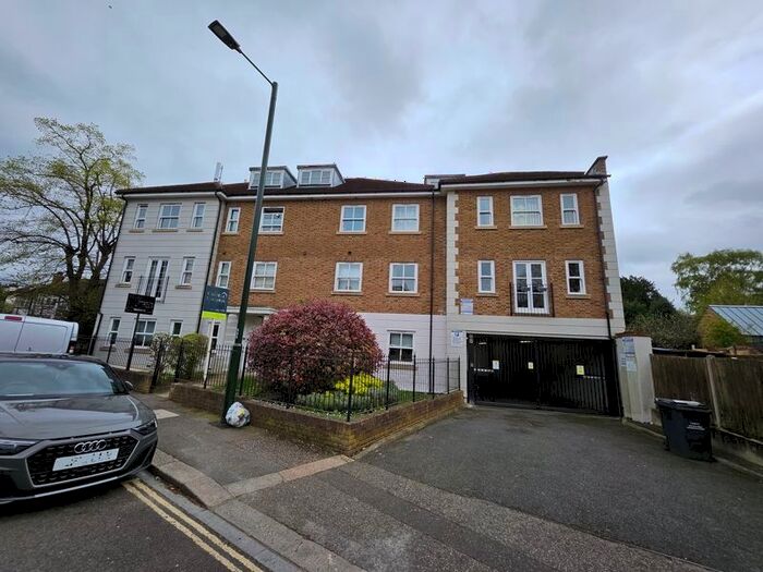 2 Bedroom Flat To Rent In Kyle House, High Street, Hampton, TW12