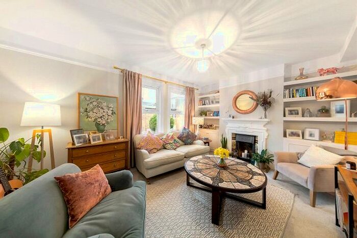 2 Bedroom Flat To Rent In Oxford Gardens, Chiswick, W4