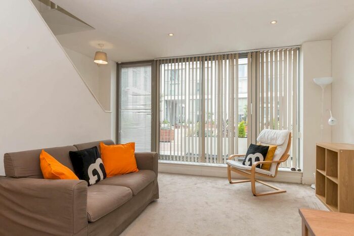 1 Bedroom Flat To Rent In Viva Apartments, Commercial Street, B1