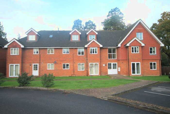2 Bedroom Apartment To Rent In Frensham Lane, Lindford, GU35
