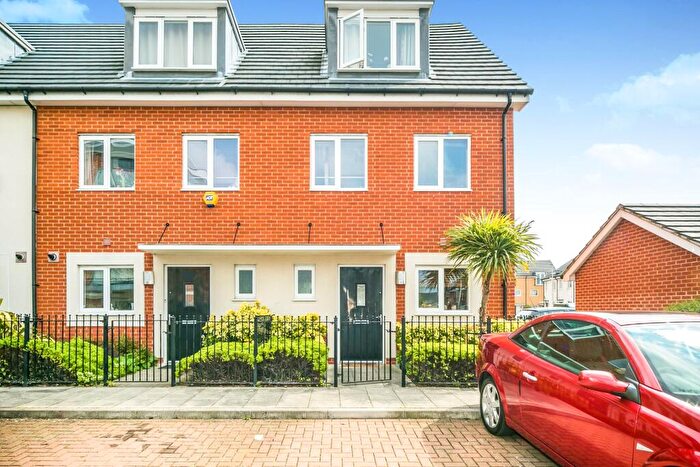 3 Bedroom End Of Terrace House To Rent In Fair Isle Way, Kennet Island, RG2