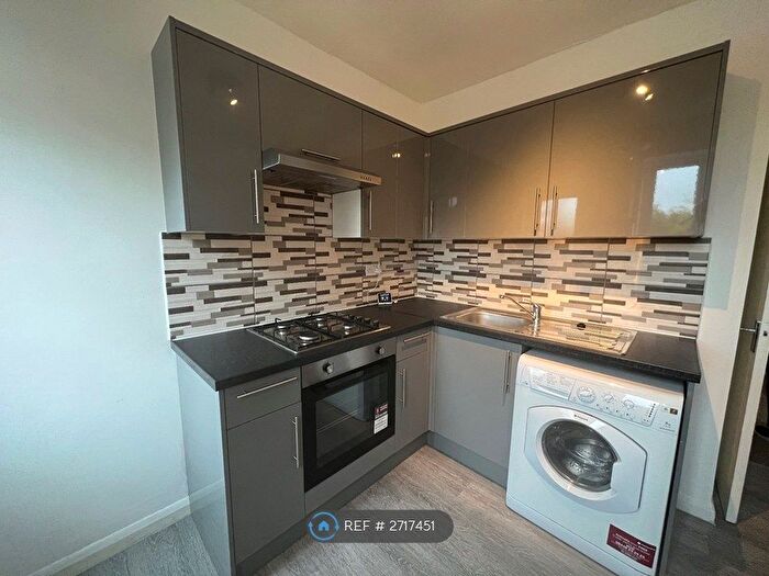 2 Bedroom Flat To Rent In High St, Edgware, HA8