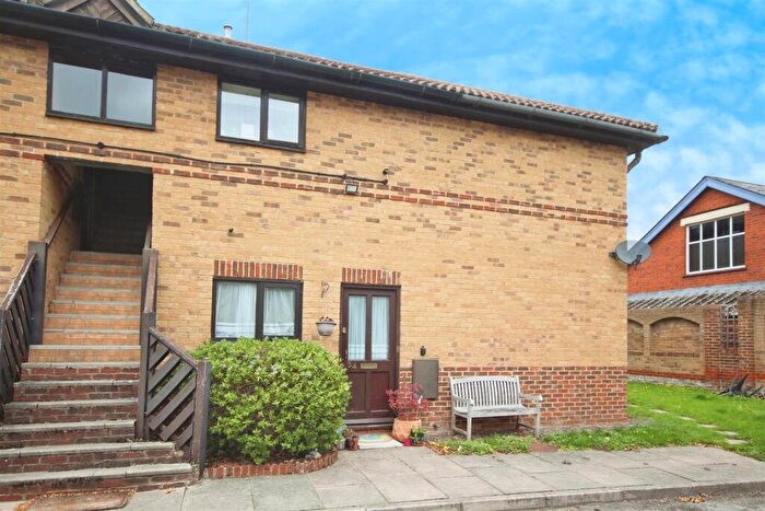 1 Bedroom Apartment To Rent In Polehampton Close, Twyford, Reading, RG10