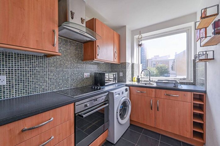 1 Bedroom Flat To Rent In Felixstowe Court, Gallions Reach, London, E16
