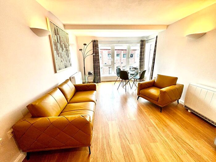 2 Bedroom Flat To Rent In Washington Wharf, Birmingham, B1