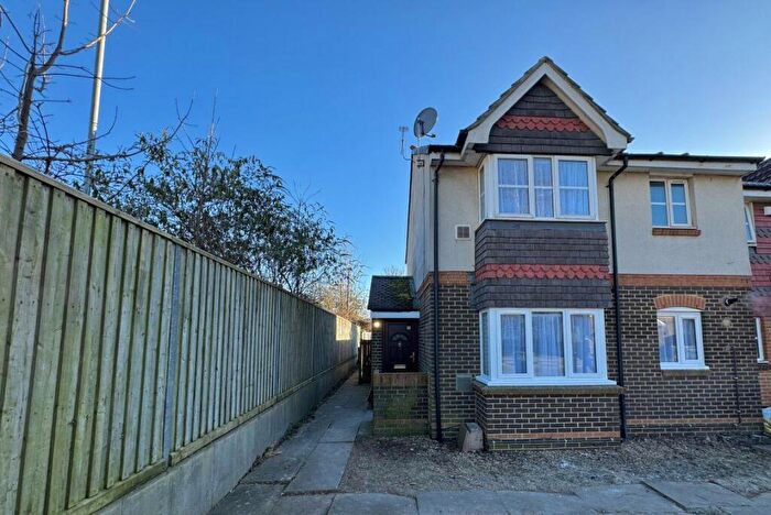 1 Bedroom House To Rent In Stranraer Gardens, SL1