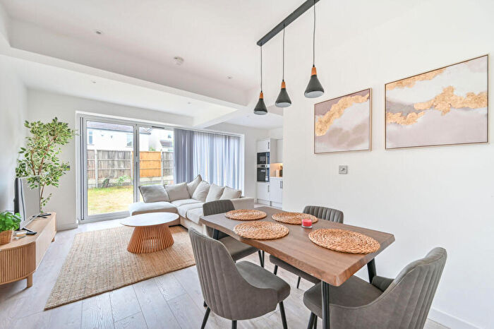 6 Bedroom Semi-Detached House For Sale In Hill Close, , Dollis Hill, London, NW2