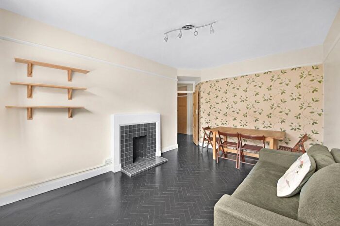 1 Bedroom Flat For Sale In Highbury Grove Court, Highbury Grove, N5