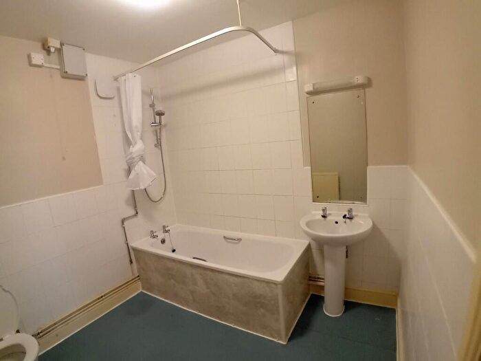 2 Bedroom Flat To Rent In De Lacy Street, Preston, Lancashire, PR2