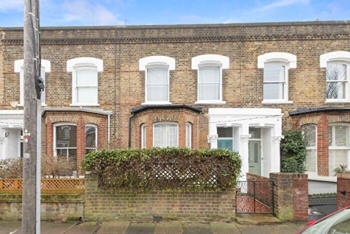 3 Bedroom House For Sale In Corbyn Street, London, N4