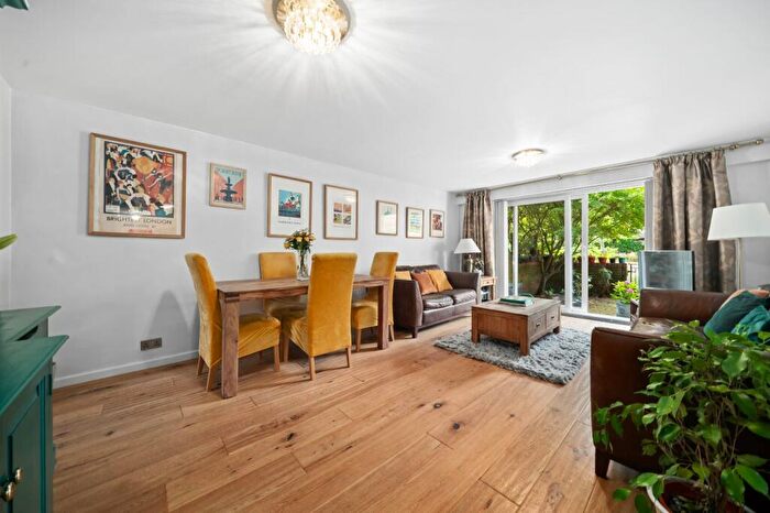2 Bedroom Flat For Sale In Battersea Church Road, Battersea Park, SW11