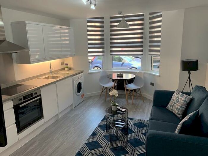 1 Bedroom Ground Flat To Rent In Connaught Road, Cardiff, CF24