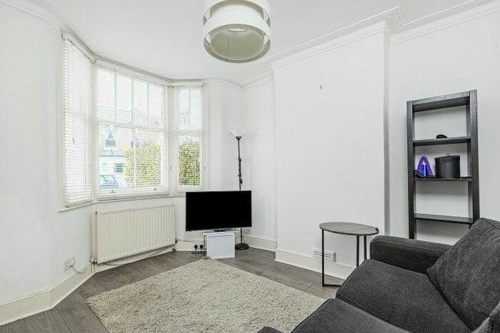 1 Bedroom Flat To Rent In Rigault Road, London, SW6