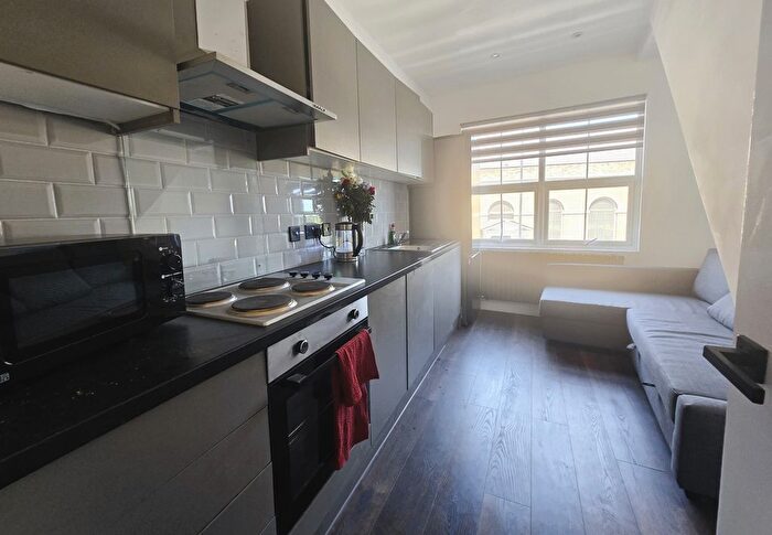 4 Bedroom Flat To Rent In Wandsworth High Street, London, SW18