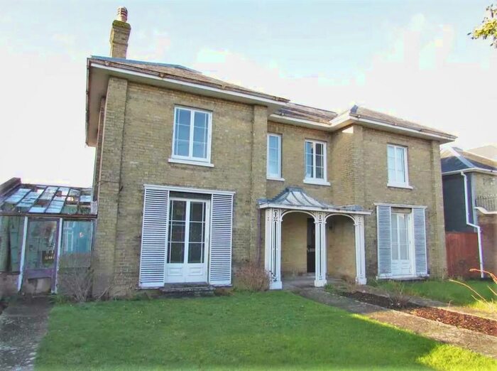 3 Bedroom Semi-Detached House To Rent In Carisbrooke Road, Newport, PO30