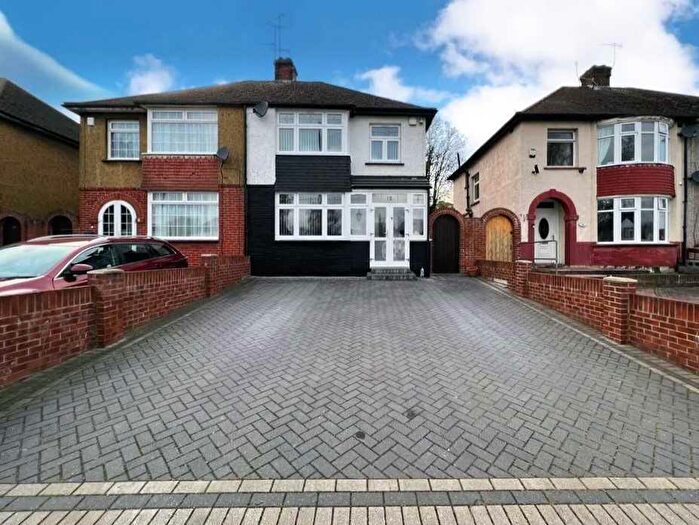 4 Bedroom Semi-Detached House For Sale In Valley Drive, Gravesend, DA12