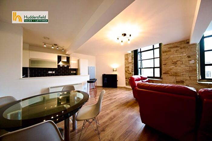1 Bedroom Flat To Rent In Quarry Bank Bill, Stoney Lane, Huddersfield, HD3