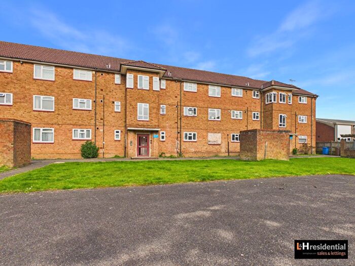 1 Bedroom Flat For Sale In Buckton Road, Borehamwood, WD6