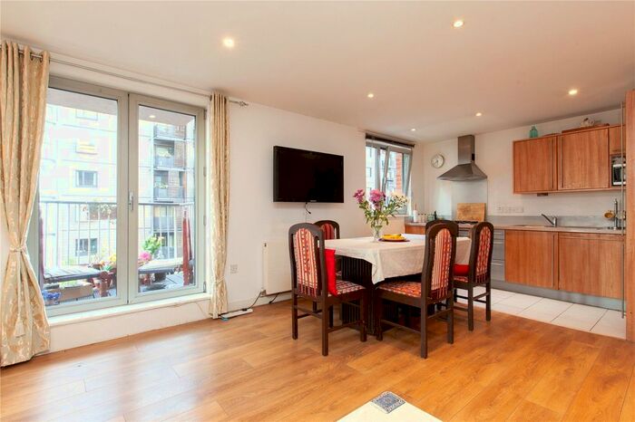 2 Bedroom Flat To Rent In Buckler Court, Eden Grove, N7
