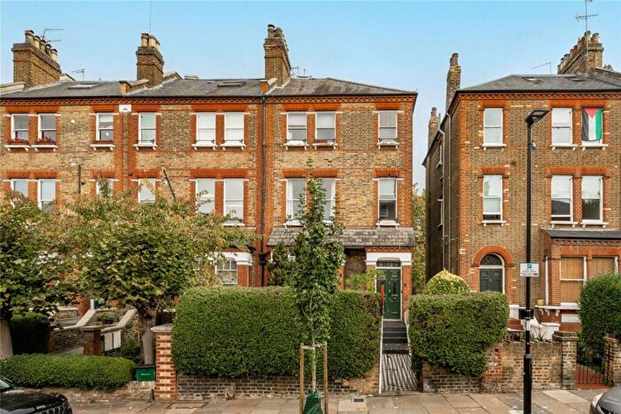 2 Bedroom Flat For Sale In Dalmeny Road, Tufnell Park, N7