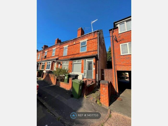 2 Bedroom Flat To Rent In Lodge Road, Redditch, B98