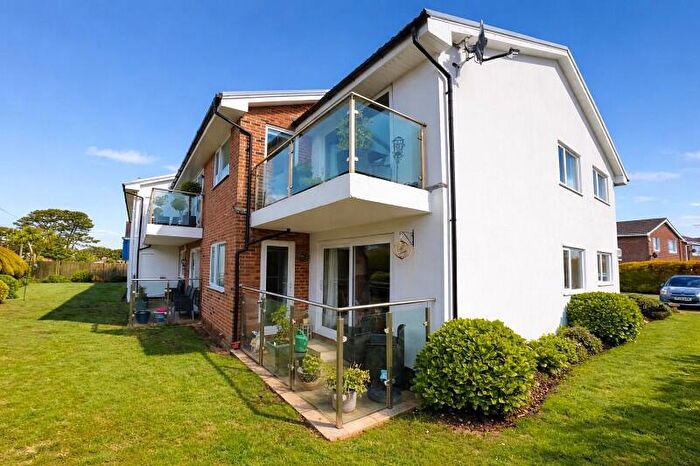 3 Bedroom Flat For Sale In Barton Wood Road, Barton On Sea, Hampshire., BH25