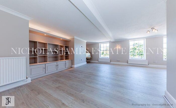 3 Bedroom Flat To Rent In The Green, Southgate, London, N14