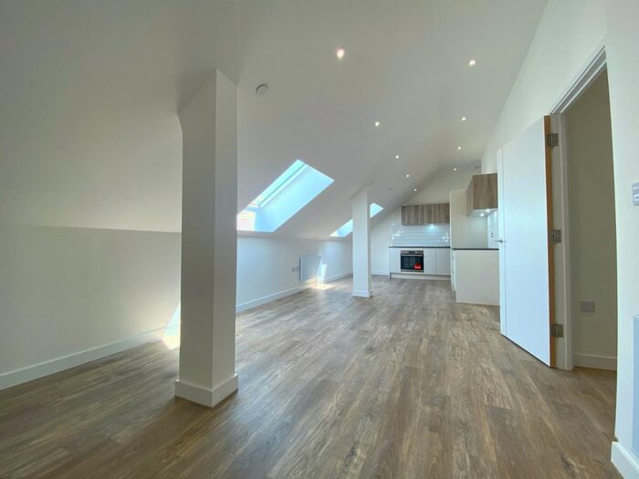 1 Bedroom Flat To Rent In London Road, Staines-Upon-Thames, Surrey, TW18