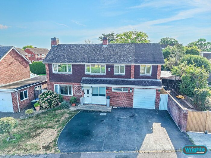 4 Bedroom Detached House For Sale In Broadmead, Trowbridge, BA14