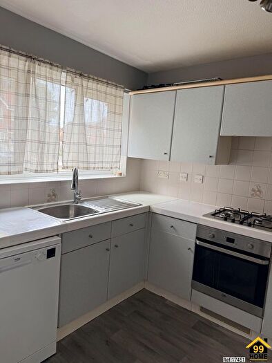 3 Bedroom Semi Detached House To Rent In Chiltern Close, Worcester Park, United Kingdom, KT4