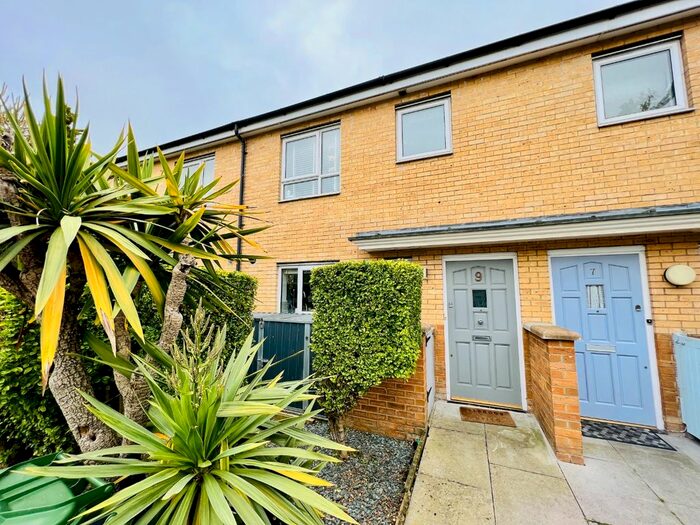 3 Bedroom Terraced House To Rent In Willow Lane, Woolwich, London, SE18