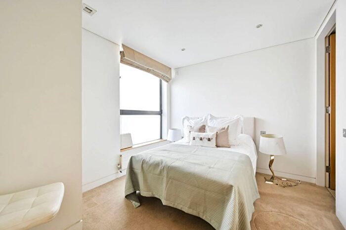 2 Bedroom Mews To Rent In Shirland Mews, Maida Vale, London, W9