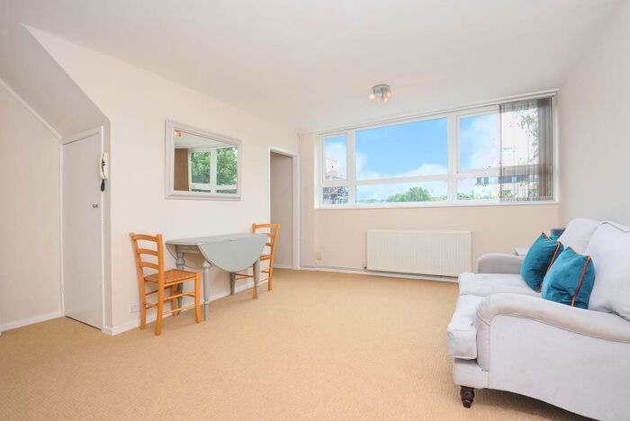 2 Bedroom Maisonette To Rent In Sheendale Road, Richmond, TW9