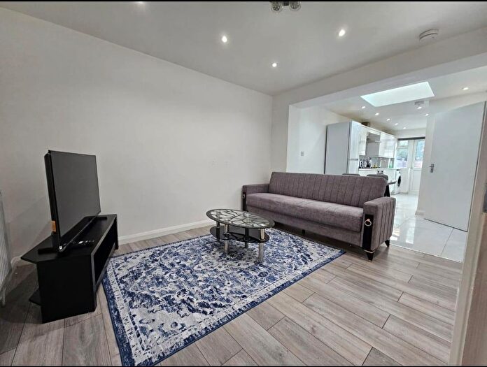 2 Bedroom Property To Rent In Ribchester Avenue, Perivale, Greenford, UB6