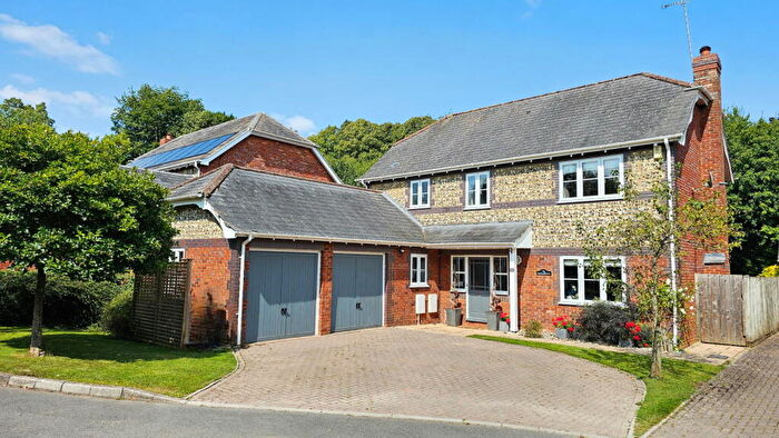 4 Bedroom Detached House For Sale In Walronds Close, Baydon, Wiltshire, SN8