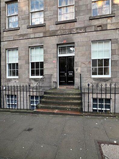 3 Bedroom Flat To Rent In Morrison Street, Edinburgh, EH3