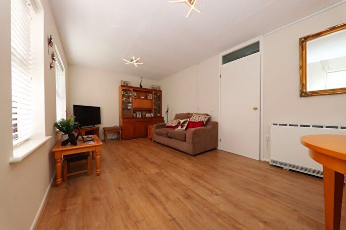 1 Bedroom Flat For Sale In Cherwell Close, Croxley Green, WD3