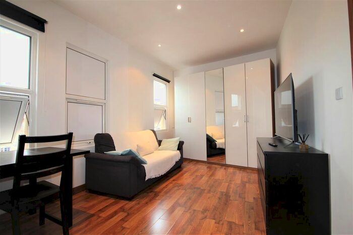 1 Bedroom Flat To Rent In Lea Bridge Road, London, E10