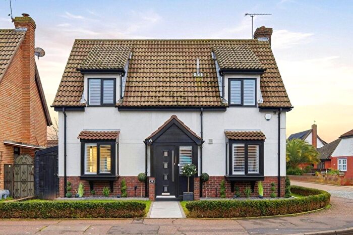 3 Bedroom Detached House For Sale In Ulster Avenue, South Shoeburyness, SS3