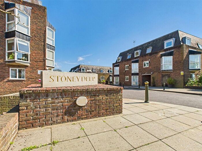 2 Bedroom Flat To Rent In Twickenham Road, Teddington, TW11