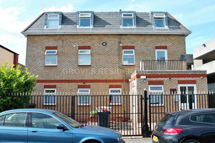 2 Bedroom Apartment To Rent In Grafton Road, New Malden, KT3
