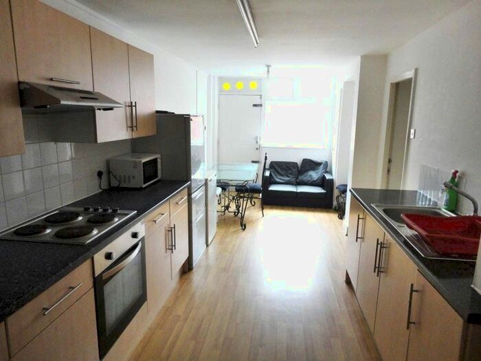 5 Bedroom Terraced House To Rent In Mauldeth Road, Manchester, Greater Manchester, M14