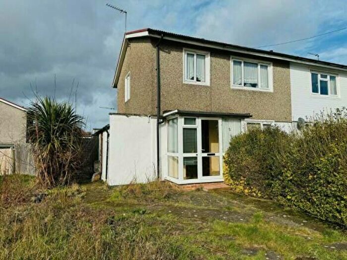4 Bedroom Semi-Detached House To Rent In Ravensbourne Crescent, Romford, Essex, RM3