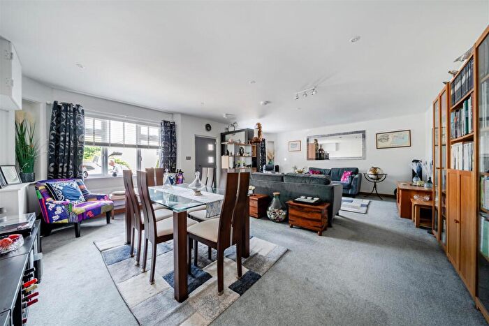4 Bedroom House For Sale In High Street, Langton Matravers, Swanage, BH19 - Photo 3